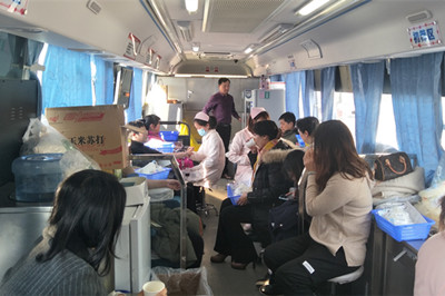 江苏油田：不忘初心担使命 无偿献血显真情4_副本.jpg