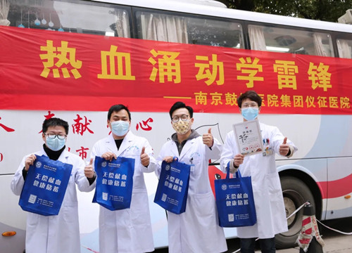 学雷锋献热血  助力北京冬奥会.webp_副本.jpg