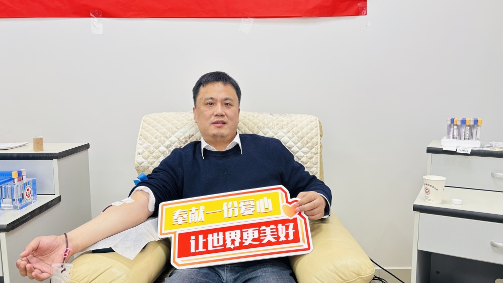 市卫健委四级调研员凌海勇