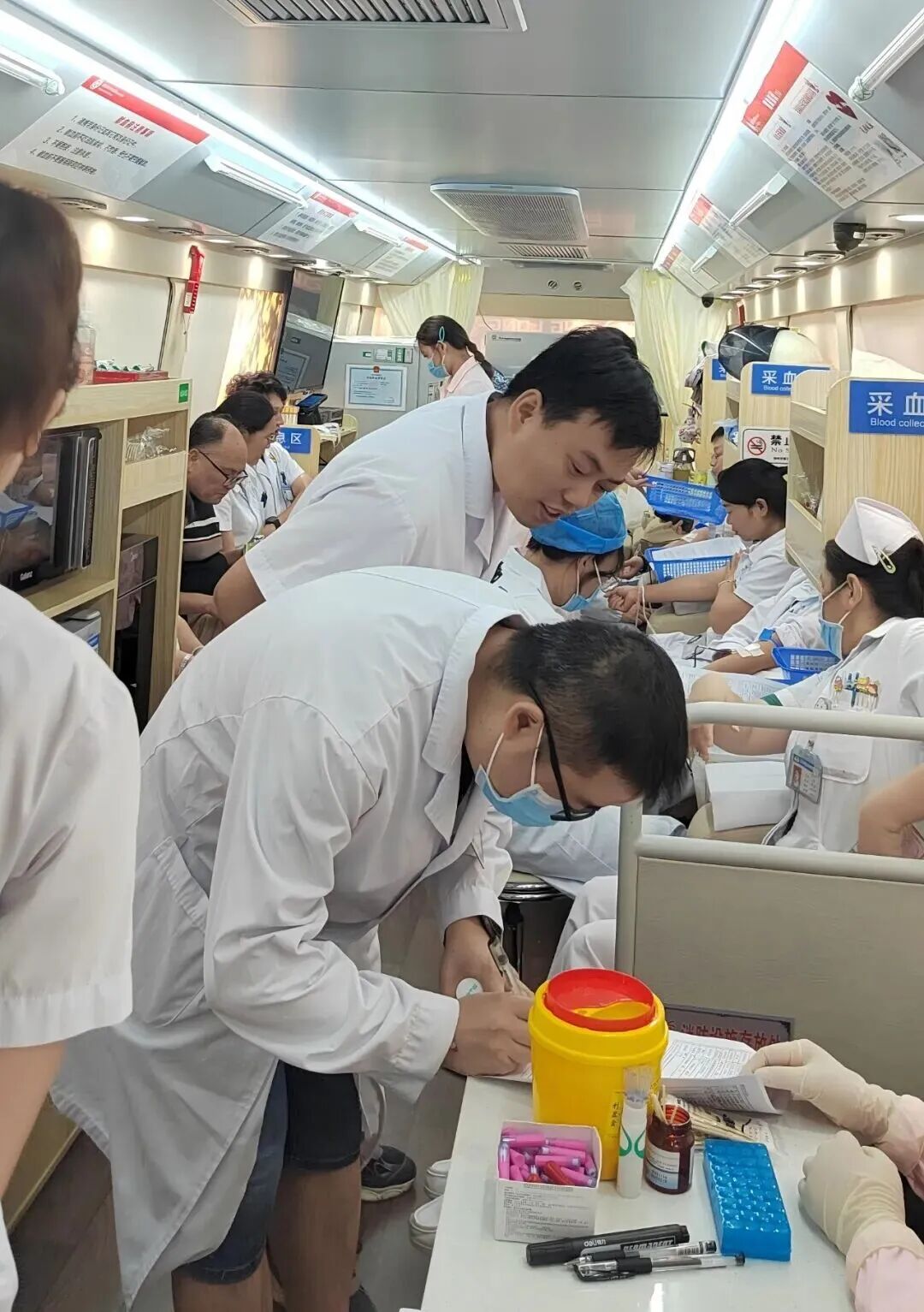 献一腔热血,守万家安康(1) 献一腔热血,守万家安康(1)