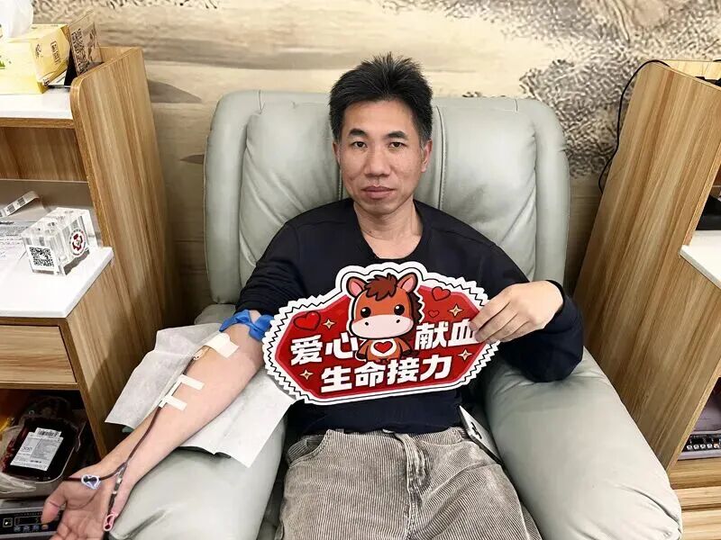 从急救一线到献血一线——市急救中心积极组织开展无偿献血活动