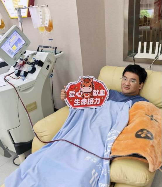 父女同行献热血 言传身教播撒爱